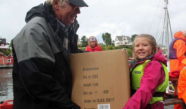 Lena Lekven kunne ta heim både 3. premien i klassen under 10 år + årets hovedpremie, ein krabbekokar. (Foto: Kari Marie Austevoll Lyssand)