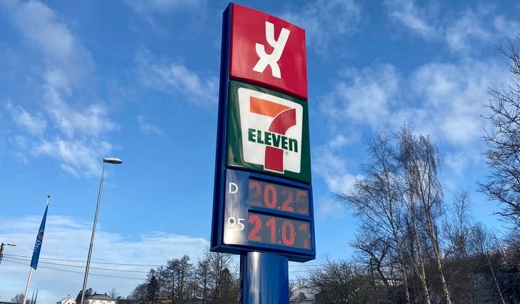 Både diesel og bensin passerte 20 kroner på Os i dag. (Foto: Ørjan Håland)