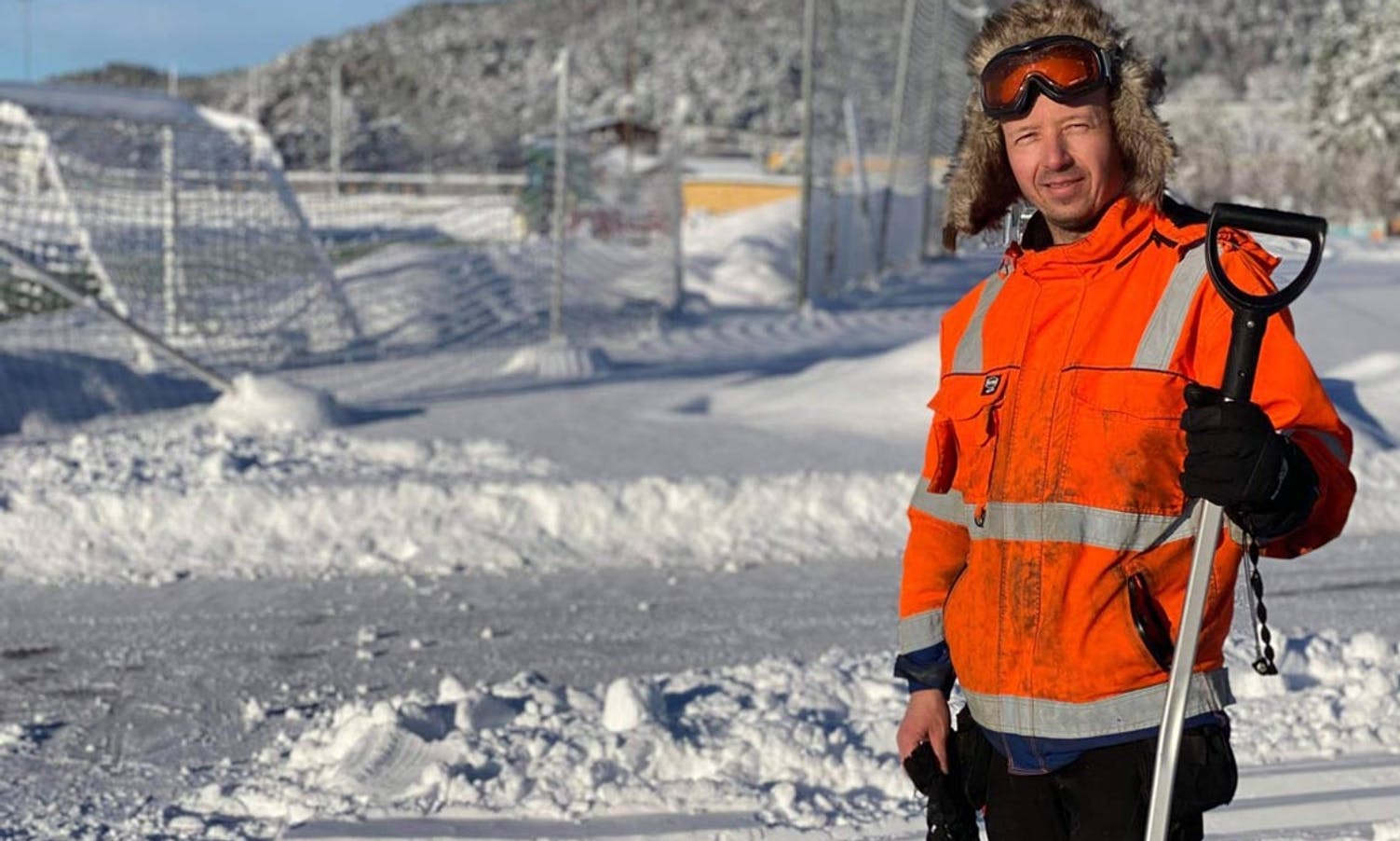 Trond Erik Nilsen ønskjer osingar velkommen til vinterland på Kuventræ. (Foto: Kjetil Osablod Grønvig)