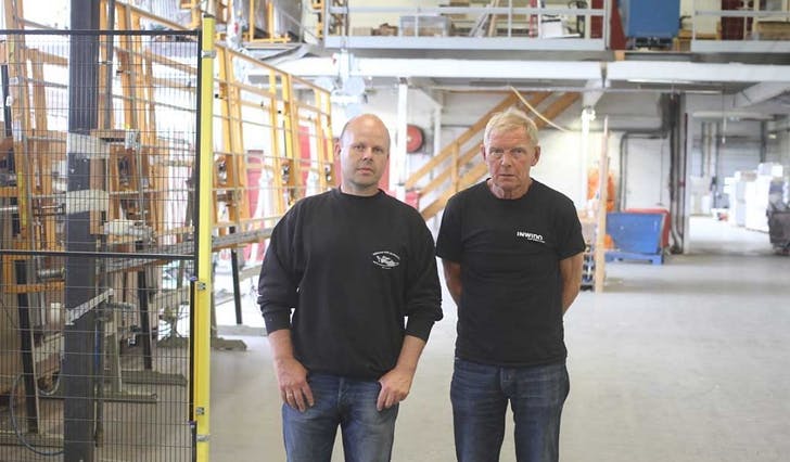 Bjarte Lekven og Egil Lyssand blir verande i fabrikken ut året. (Foto: Kjetil Vasby Bruarøy)