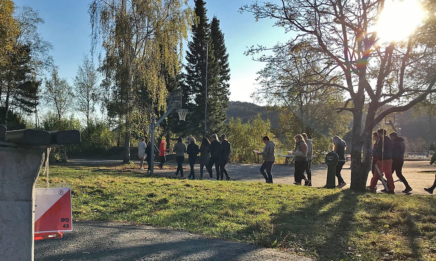 Lærarane i sving på Kuventræ på onsdag. (Foto: Os Orienteringsklubb) 