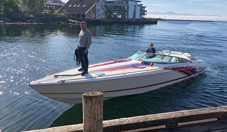 Anders Arefjord (t.h.) har kjøpt ny båt saman med Raymond Stordal. (Foto: Kjetil Vasby Bruarøy)