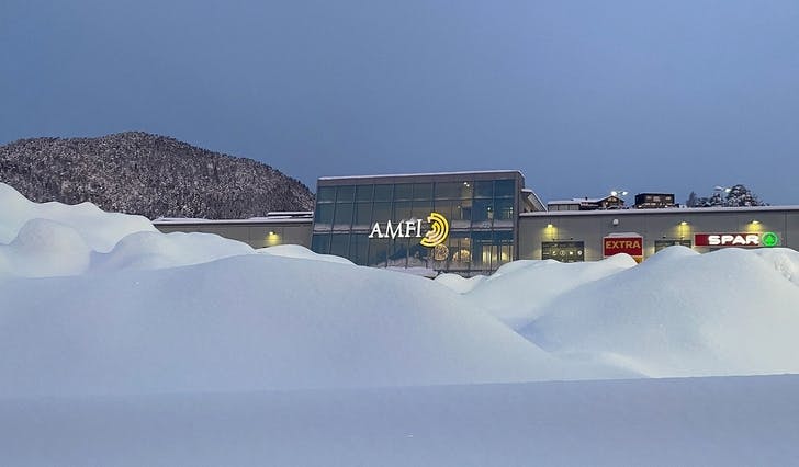 AMFI Os sin graf går motsett veg som kurva på snøen gjorde laurdag, framleis opp til høgre. (Foto: Kjetil Vasby Bruarøy)