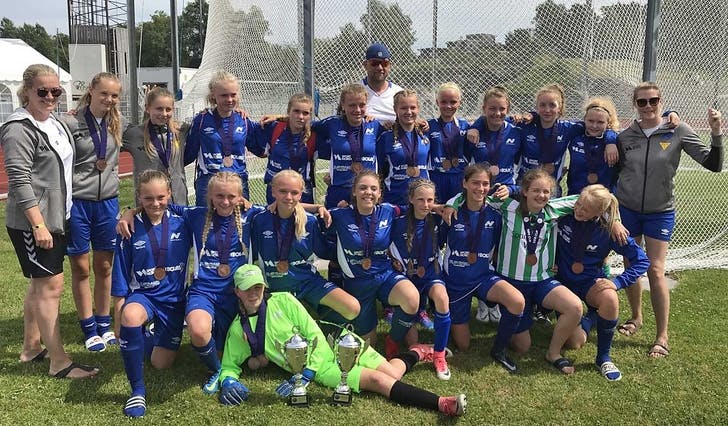 Nore Neset/Søfteland: Desse spelarane blei delte i to like lag og vann kvar sin bronsefinale i Sør Cup i dag.