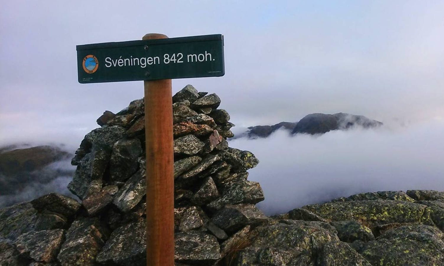 Den lange turdagen starta med å vandra gjennom skodde og skylag til det høgaste fjellet i Osbygda. 