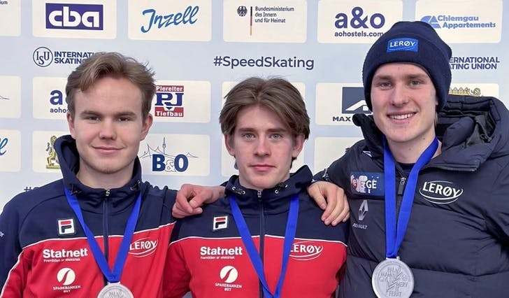 F.v.: Emil Pedersen Matre, Didrik Eng Strand og Sigurd Henriksen fekk sølv i lagtempo. (Foto: Privat)