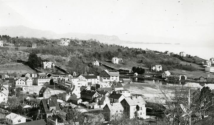 Ill. foto: Osøyro i 1948, tre år etter at krigen var over. (Lokalhistorisk arkiv, Bjørnafjorden kommune)