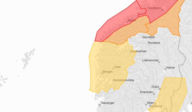 I Vestland er det gult farevarsel, lengre nord skal det bli verre. (Kart: varsom.no)
