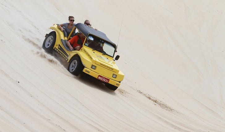 Damene hylte, gubbane lo. Buggytur med actionkjøring i sanddynene. (Foto: Kjetil Vasby Bruarøy)